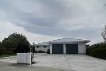 90 Solway Crescent, Solway