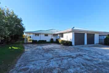 90 Solway Crescent, Solway