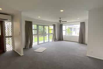 90 Solway Crescent, Solway