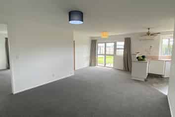 90 Solway Crescent, Solway