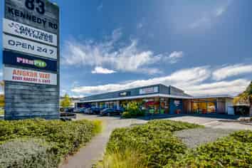 High-Profile 385m² Retail Opportunity