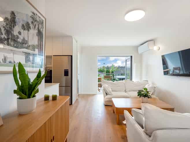 16/83 Lake Road, Devonport