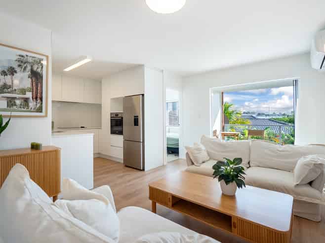 16/83 Lake Road, Devonport