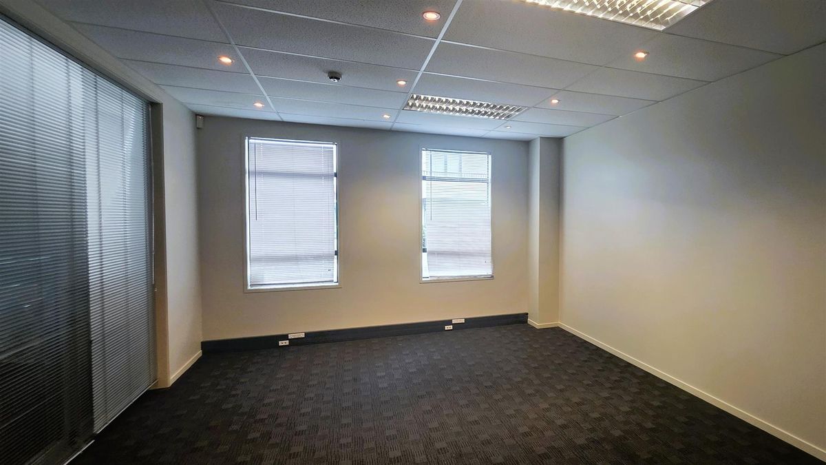 Savills | Functional Rosebank Warehouse & Office - Widok 6