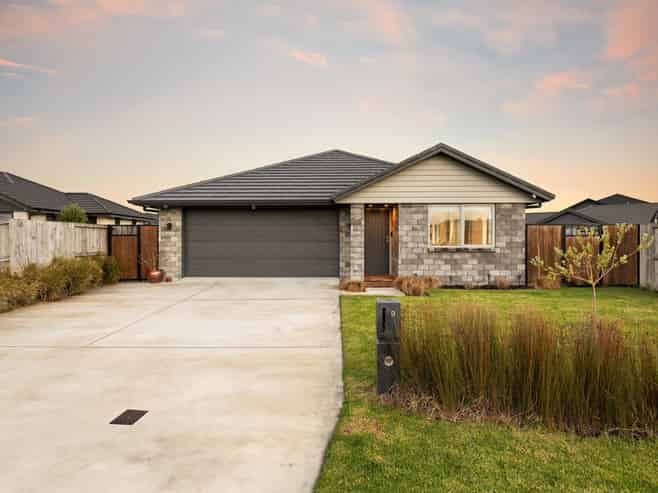 9 Kowaro Street, Rototuna North