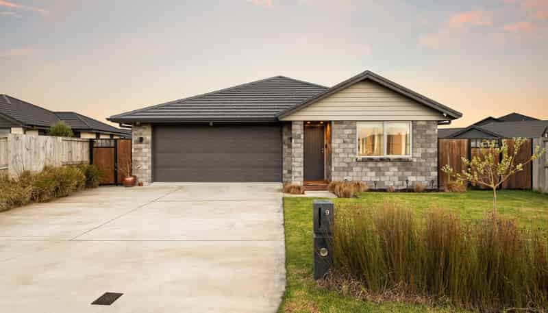 9 Kowaro Street, Rototuna North