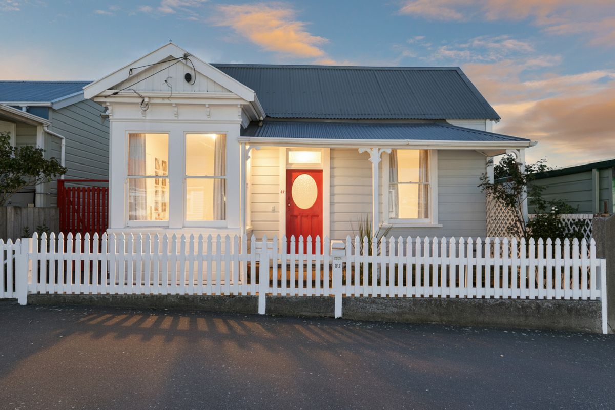 SUPERIOR CHARACTER COTTAGE IN NEWTOWN!!