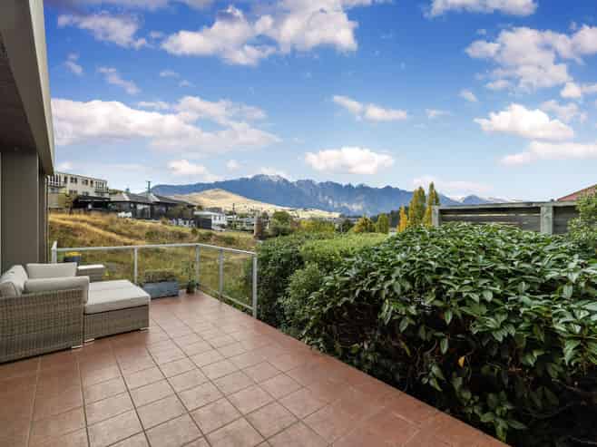 2/23 Adelaide Street, Queenstown Central