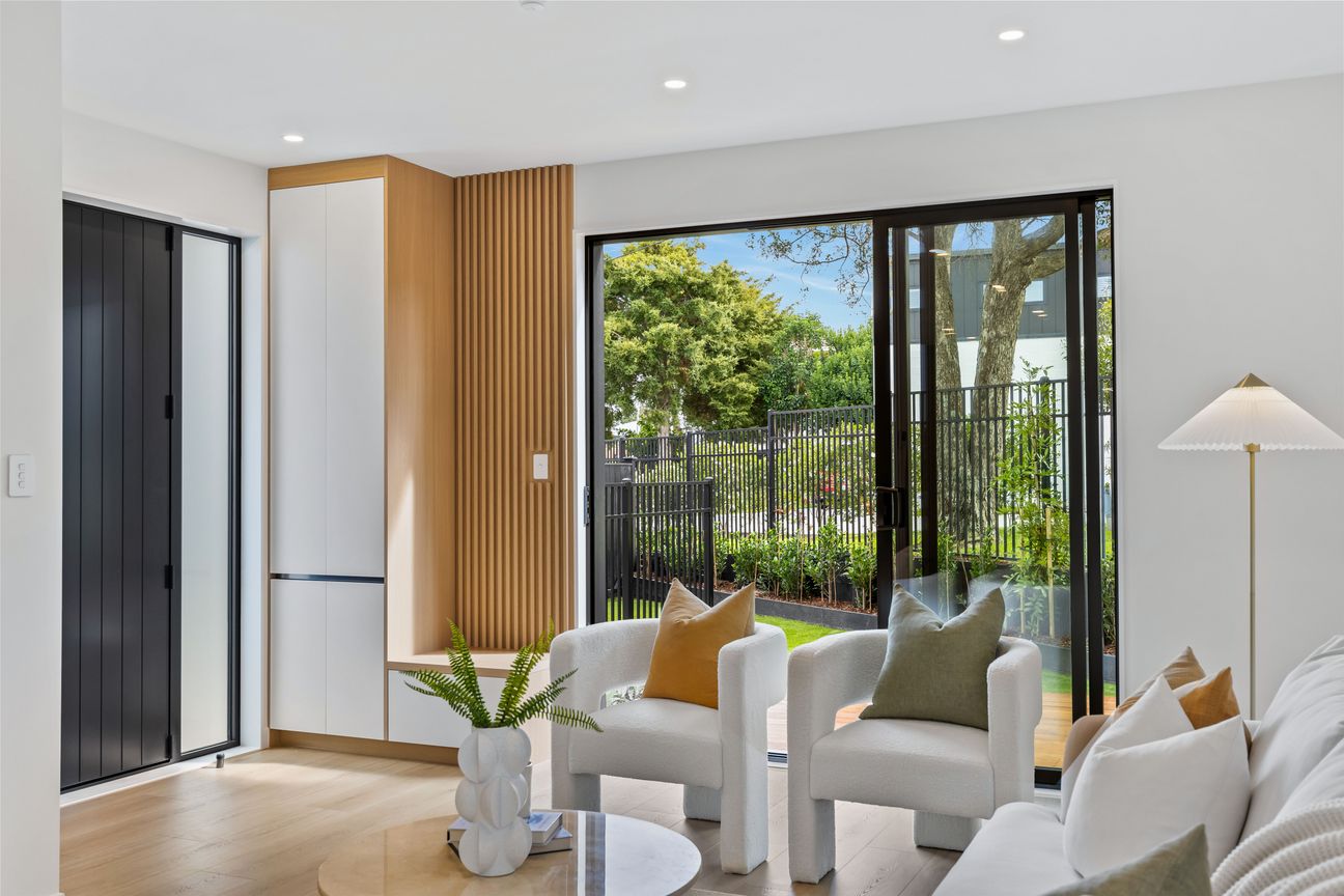 Brand New & Ready to Impress - Vista 4