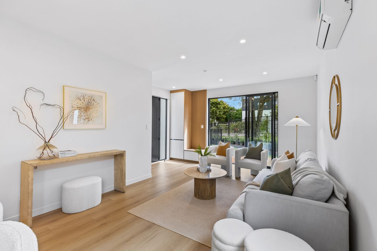 Brand New & Ready to Impress - Vista 5