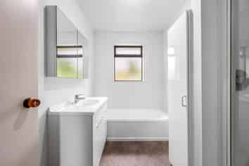 4 High street, Sefton