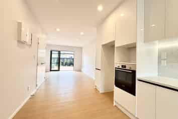 10/72  Taikata, Te Atatu Peninsula