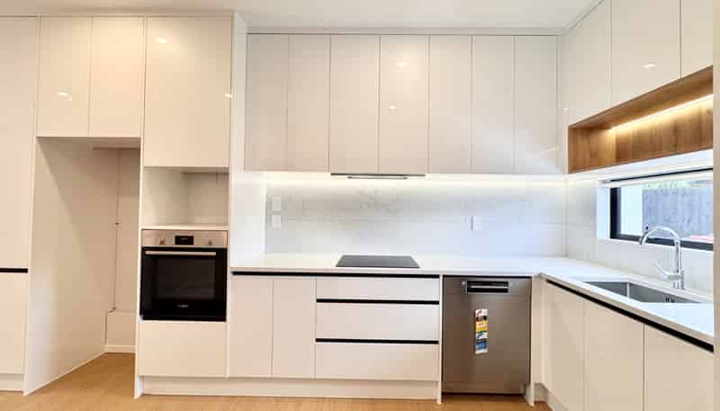 10/72  Taikata, Te Atatu Peninsula