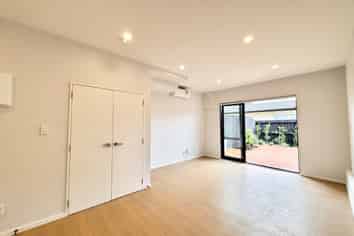 10/72  Taikata, Te Atatu Peninsula