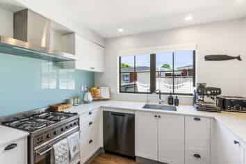 261 Te Moana Road, Waikanae