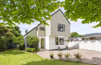 261 Te Moana Road, Waikanae