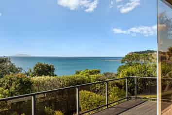 146 Pacific Parade, Army Bay