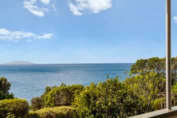 146 Pacific Parade, Army Bay