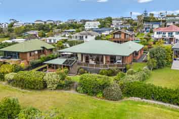146 Pacific Parade, Army Bay