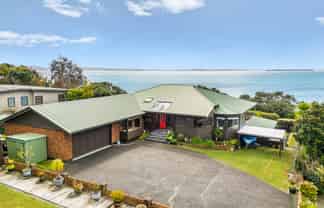 146 Pacific Parade, Army Bay