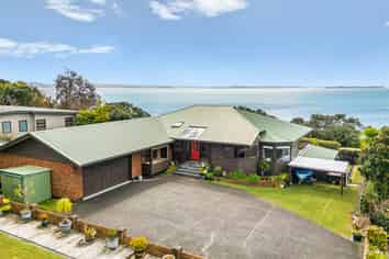 146 Pacific Parade, Army Bay