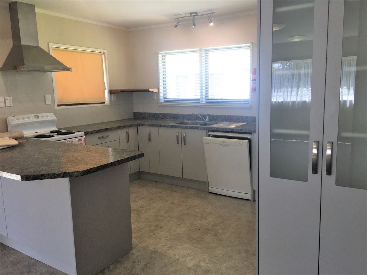 A Family Home on Abbotsford - Widok 3