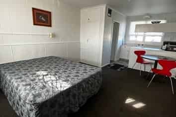 2/279 Fenton Street, Glenholme