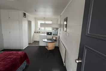 2/279 Fenton Street, Glenholme