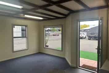 Trade retail, prime location - leasing