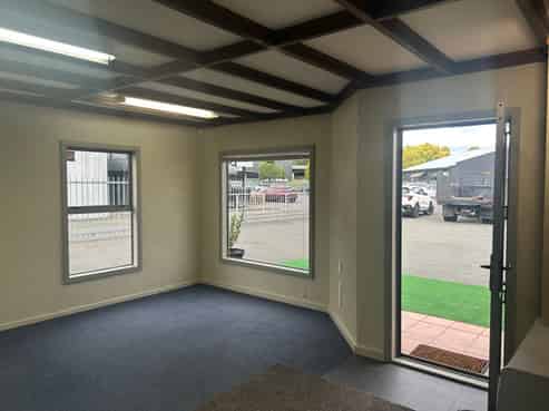 Trade retail, prime location - leasing