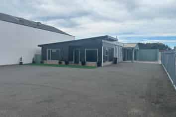 Trade retail, prime location - leasing