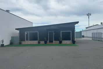 Trade retail, prime location - leasing