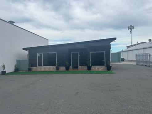 Trade retail, prime location - leasing