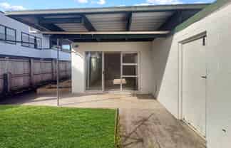 2/32 Canal Road, Avondale