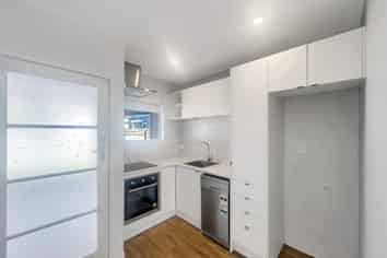 2/32 Canal Road, Avondale