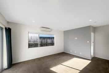 2/32 Canal Road, Avondale