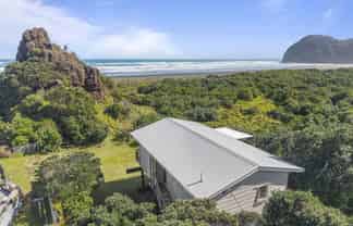 36 North Piha Road, Piha