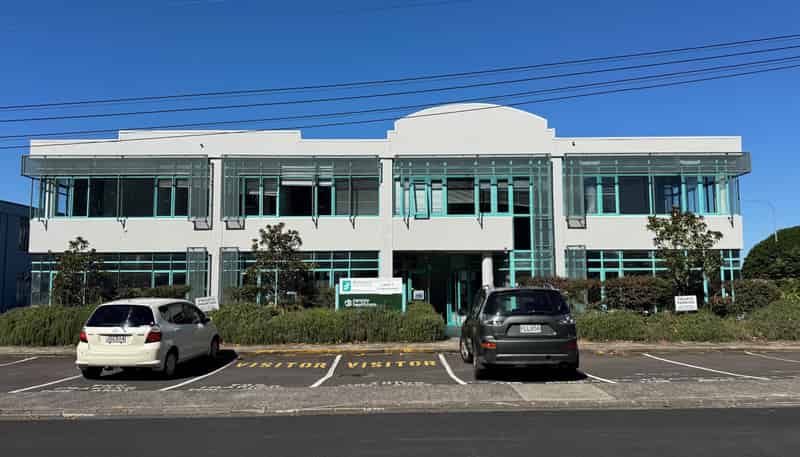 43 Taharoto Road, Takapuna