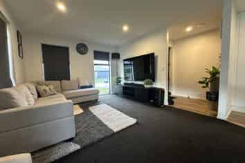 64  Oaks Drive, Lincoln