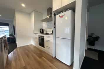 64  Oaks Drive, Lincoln