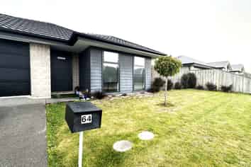 64  Oaks Drive, Lincoln