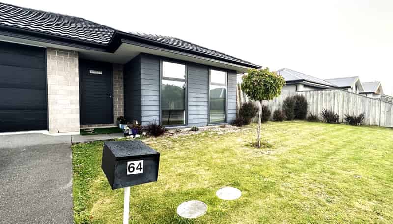 64  Oaks Drive, Lincoln