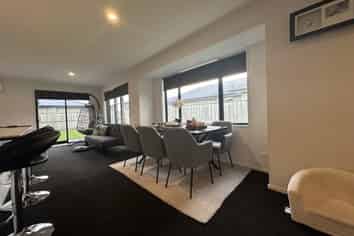 64  Oaks Drive, Lincoln