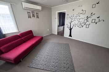 27 Duff Crescent, Highbury