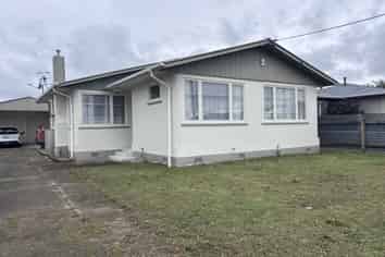 27 Duff Crescent, Highbury