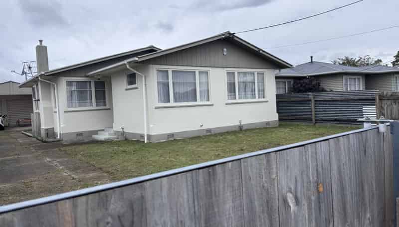 27 Duff Crescent, Highbury