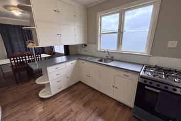 27 Duff Crescent, Highbury