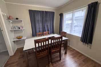 27 Duff Crescent, Highbury