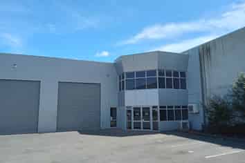 GRUNTY LIVE AND WORK
