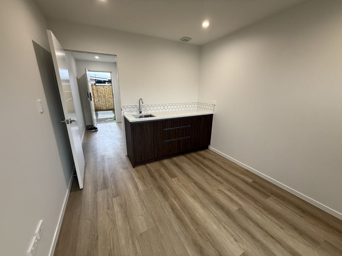 Lovely Brand New Home Manurewa - Mehr